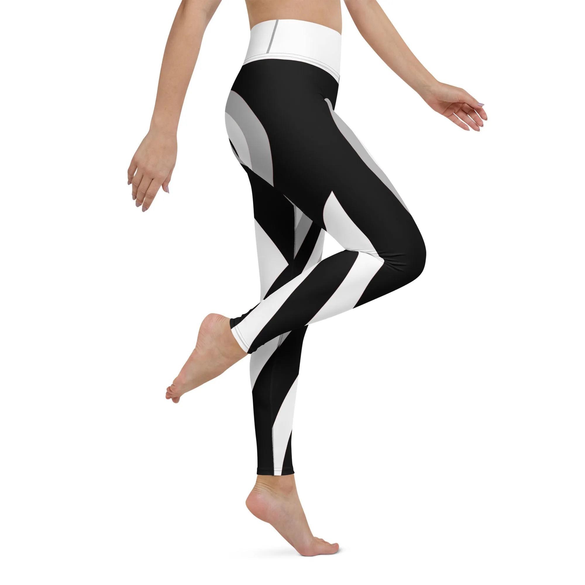 Black & White Heart Shaped Tunnel Yoga Leggings